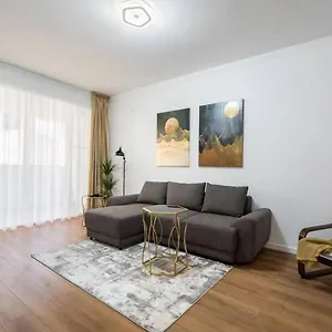 Bonita - Chic Urban Retreat With Private Balcony Apartament